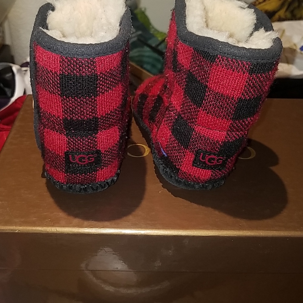 Ugg - Picture 4 of 5